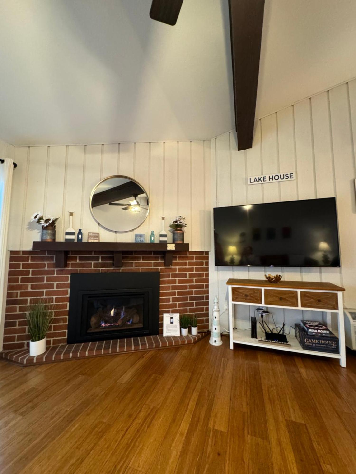 Newly Remodeled Mid-Century Modern Lake Condo Lake Geneva Exterior foto